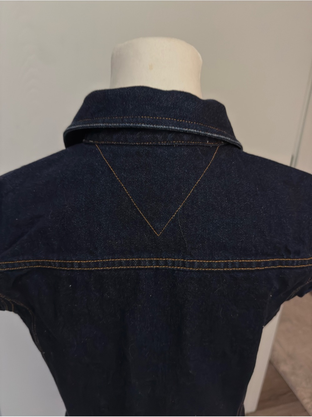 Tommy Hilfiger SZ 12 dark blue denim dress. Cap sleeve snap front. - Picture 5 of 12